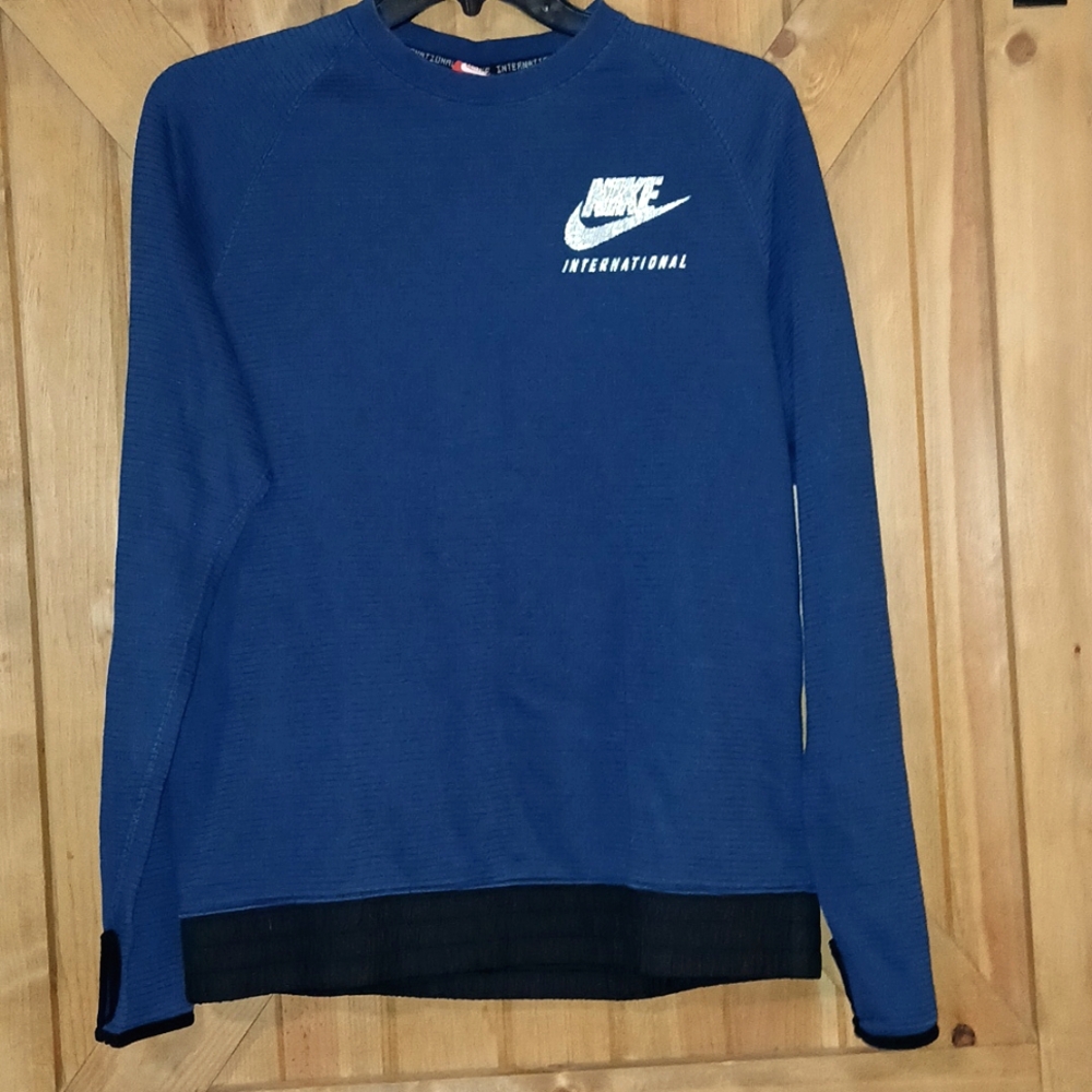 Nike International Crewneck Sweatshirt..L